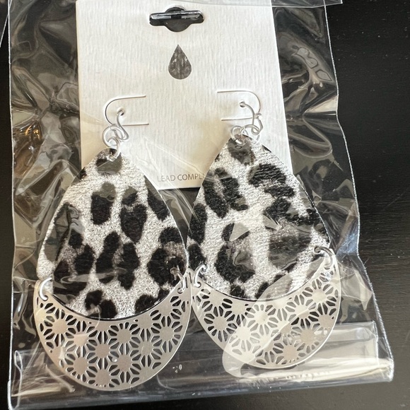 Pierced earrings NWT set of two pair! - Picture 3 of 5